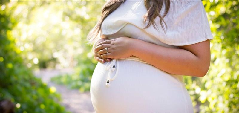 Snusa när man är gravid – hur farligt är det?