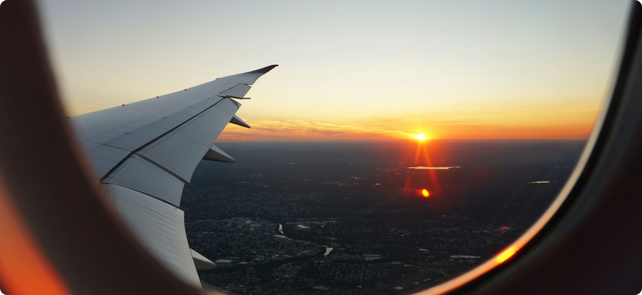 En bild som visar utsikten från ett flygplan - resa med vape.