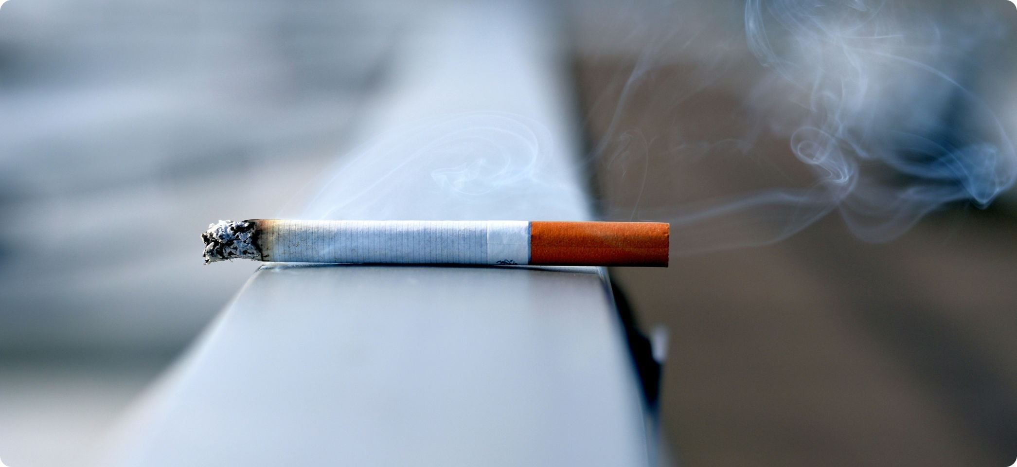 Bild på en cigarett - Är cigaretter värre än vape?